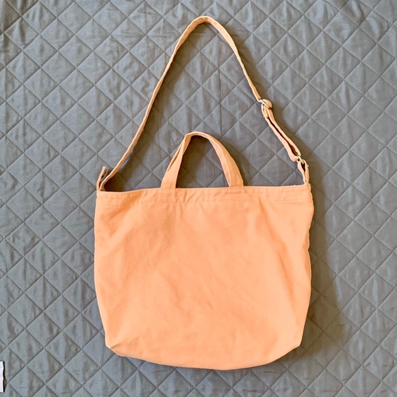 BAGGU Horizontal ZIP Duck Bag in Bisque - Picture 6 of 9